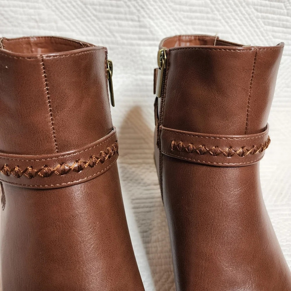 Cloudwalkers by Avenue brown booties. Women's size 10W. - Picture 13 of 14